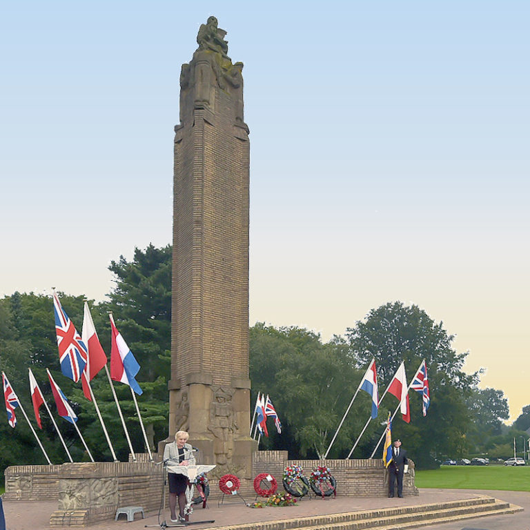Herdenking Airborne Monument Oosterbeek.